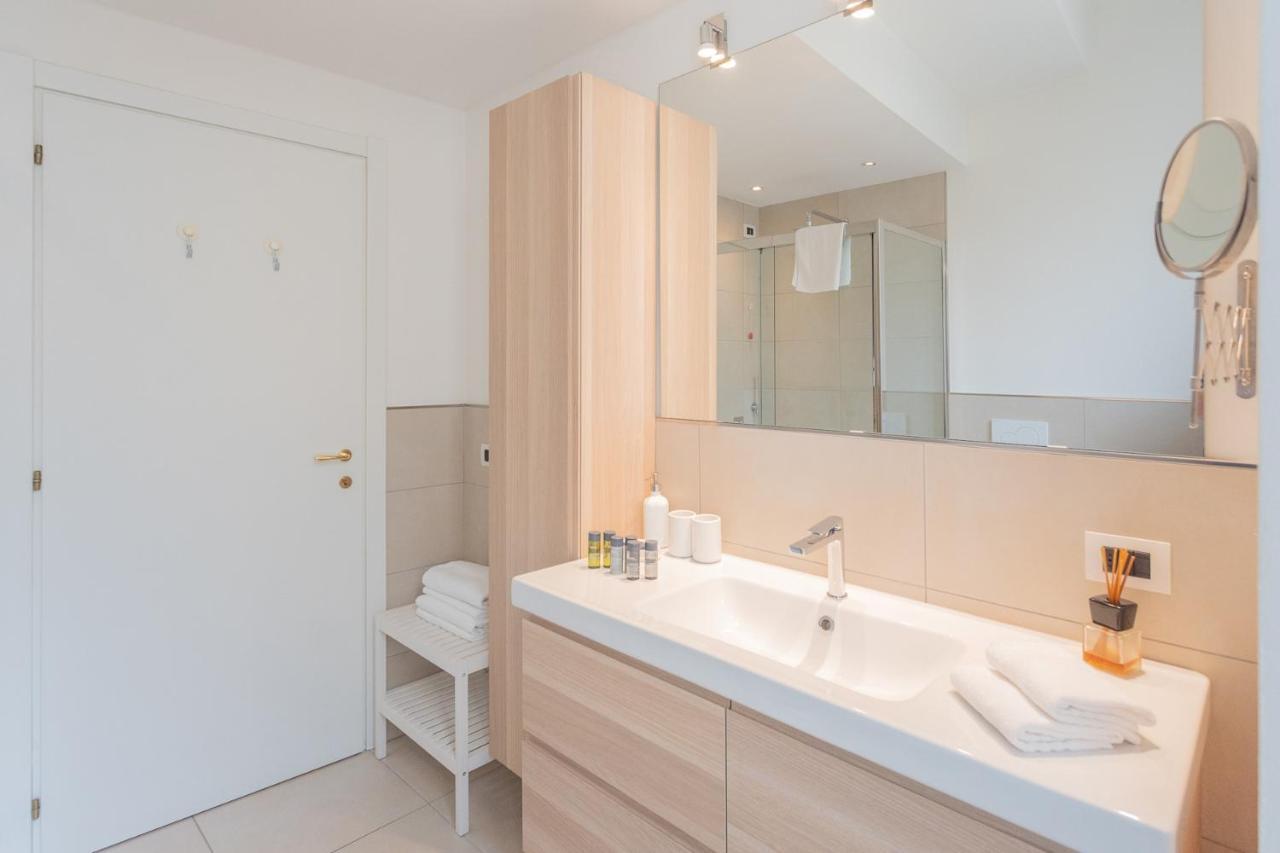 Wine Not Apartment In Como City Centre ภายนอก รูปภาพ